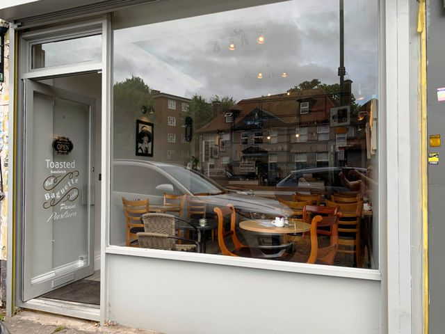 Compact Cafe in North London For Sale