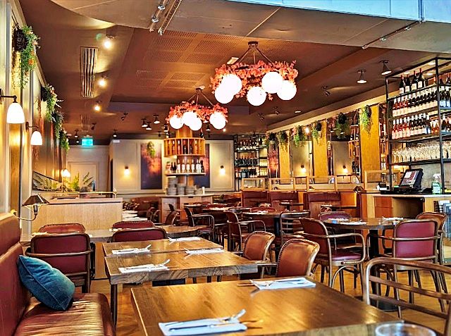 Buy a High Class Licensed Restaurant in Surrey For Sale