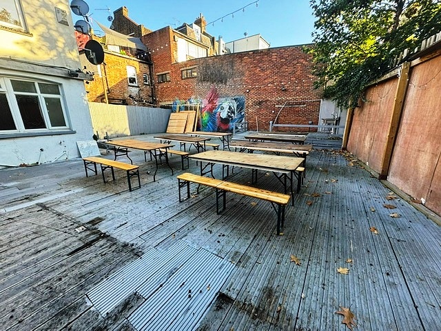 PUB ~ RESTAURANT (CLOSED) OR SHOP PREMISES in Surrey For Sale for Sale