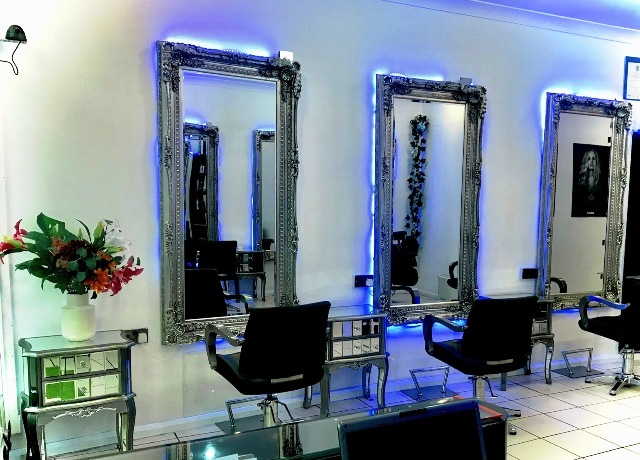 Hairdressing & Beauty Salon in Hammersmith For Sale
