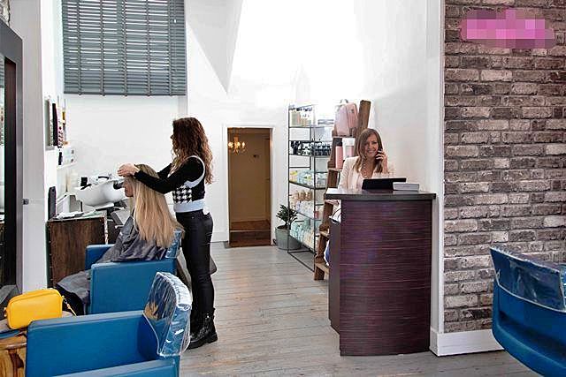 Sell a Attractive Hair and Beauty Salon in North London For Sale