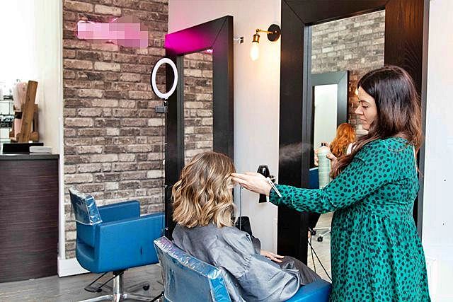 Attractive Hair and Beauty Salon in North London For Sale for Sale