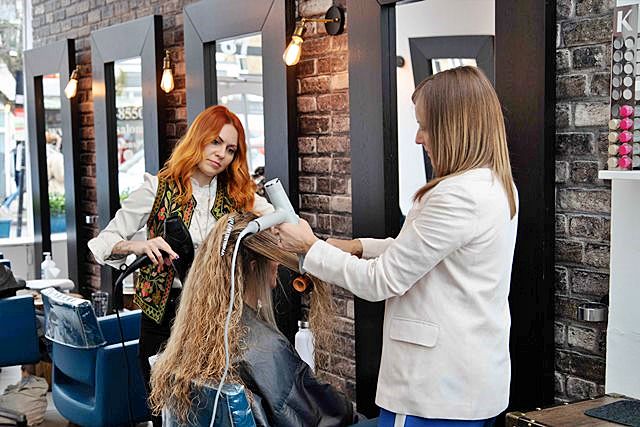 Attractive Hair and Beauty Salon in North London For Sale for Sale