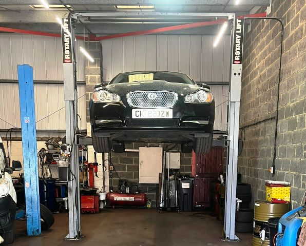Service & Repair Garage in Hampshire For Sale