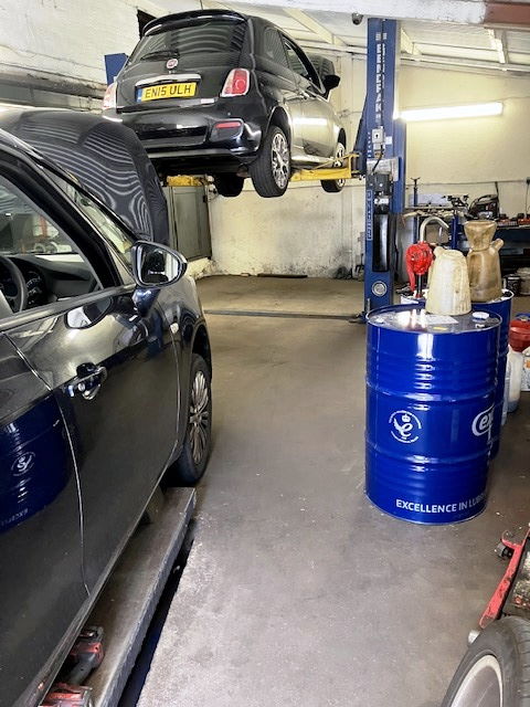 Mechanics Workshop & Garage in Surrey For Sale for Sale