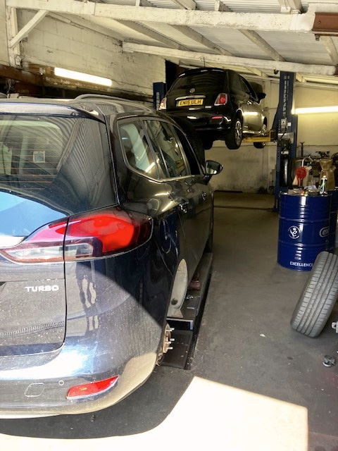 Mechanics Workshop & Garage in Surrey For Sale for Sale