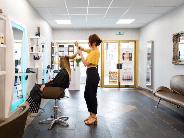 Buy a Old Established Hairdressing Salon in South London For Sale