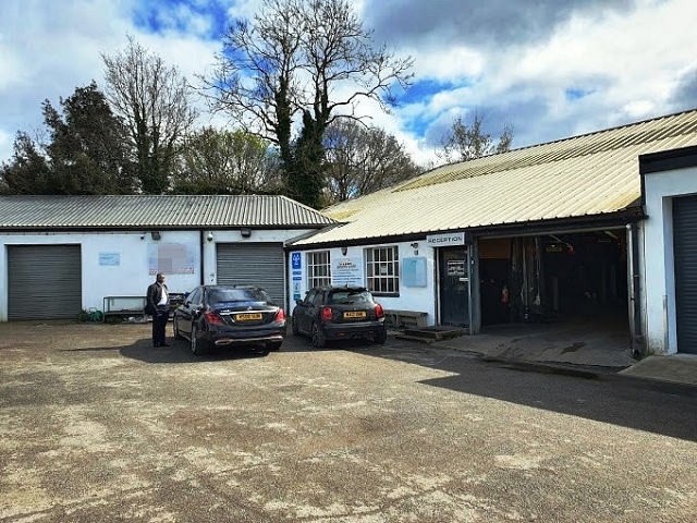 Specialist Garage and MOT Station in Middlesex for sale