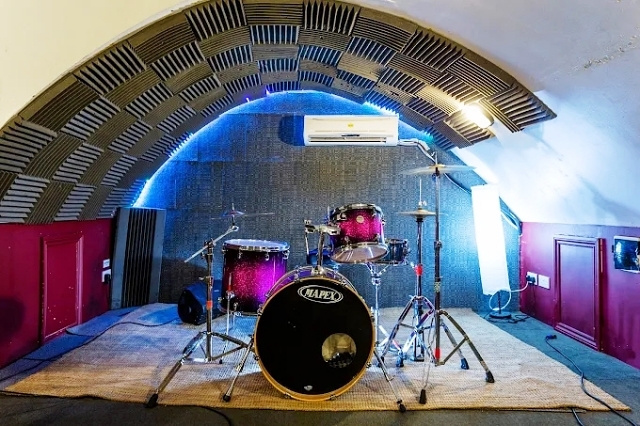 Music Rehearsal Studio in West London For Sale