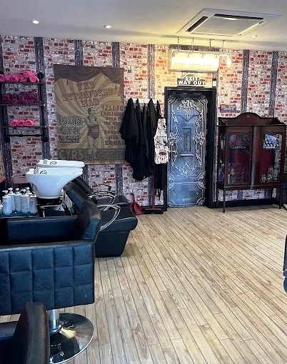 Most Attractive Hairdressing Salon in Surrey For Sale