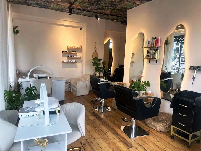 Hair and Nail Salon in Central London For Sale