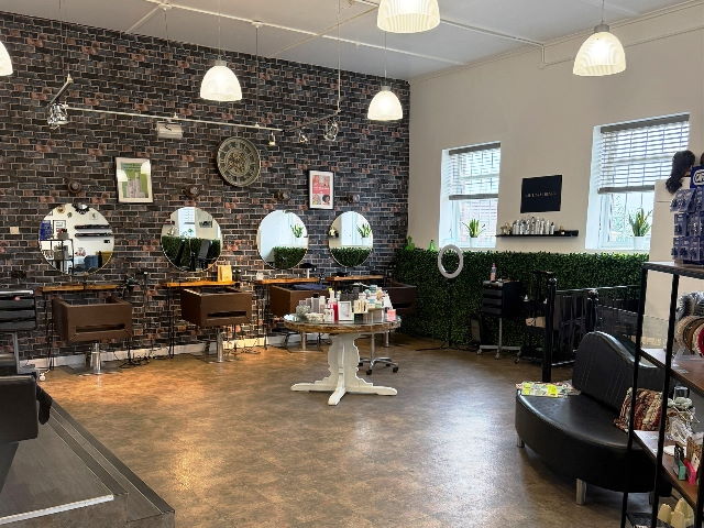 Detached Hair and Beauty Salon in Hampshire for sale