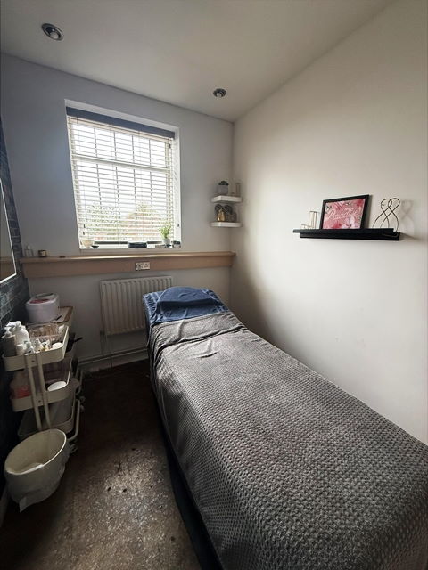 Detached Hair and Beauty Salon in Hampshire For Sale for Sale