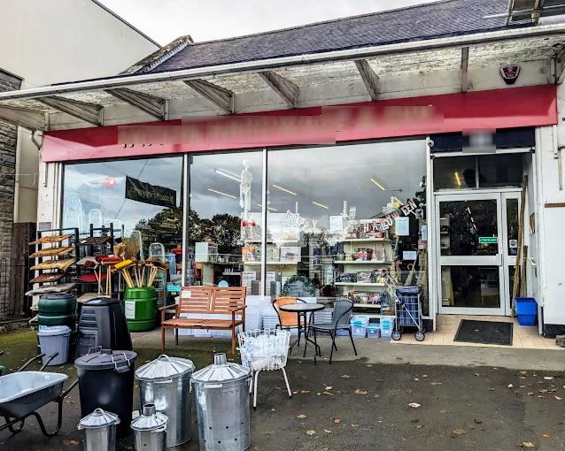 Hardware Store in Somerset For Sale