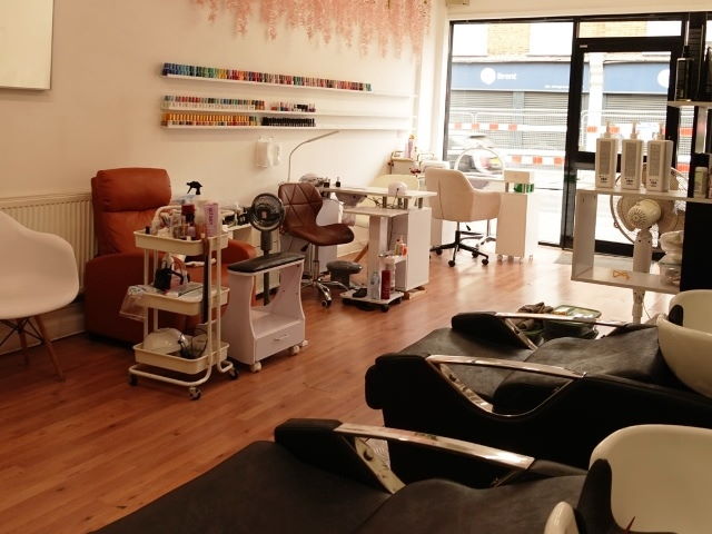 Hair and Beauty Salon in North London For Sale