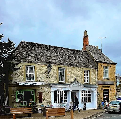 Health Food Shop plus Cafe and Therapy rooms in Gloucestershire For Sale