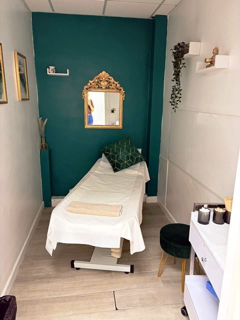 Beauty Salon plus Nail Bar and Messages in Surrey For Sale for Sale