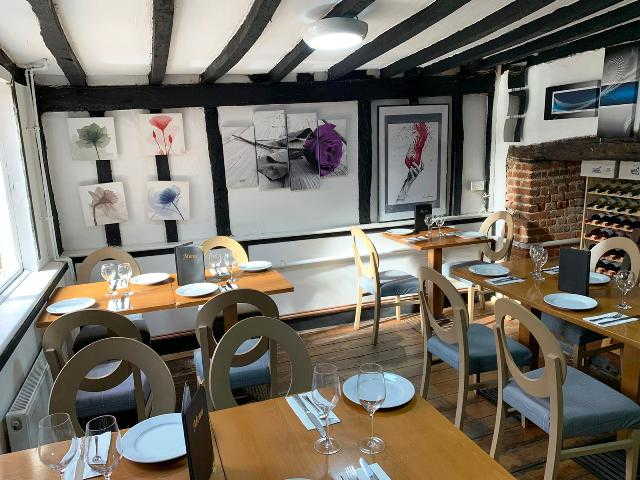 Well Presented Italian Restaurant & Pizzeria in Rochester For Sale