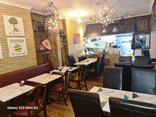 Licensed Vegan Restaurant in Chelsea Bridge For Sale