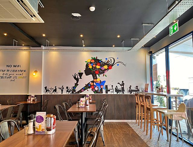 Sell a Lucrative Caf in Middlesex For Sale