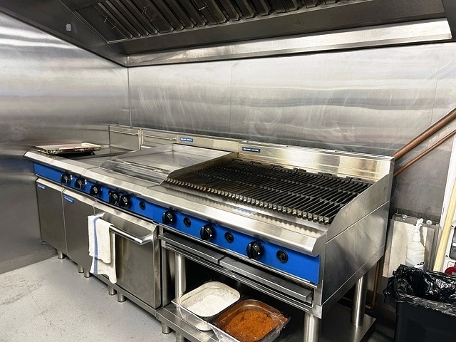 Buy a Impressive Dark Kitchen in South London For Sale
