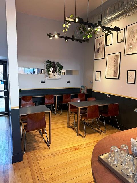 Well Presented Caf in South London For Sale for Sale