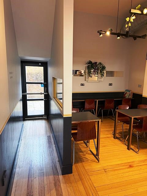 Well Presented Caf in South London For Sale for Sale