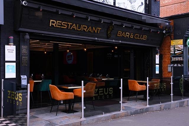 Sought after Restaurant with Bar and Nightclub in Berkshire For Sale for Sale