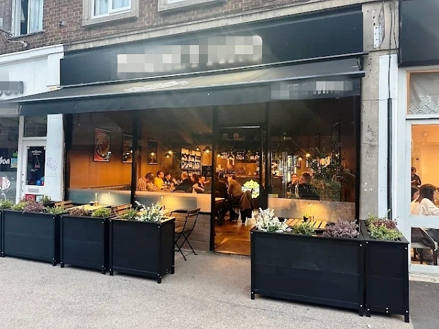 Caf Restaurant plus Wine Bar in Surrey For Sale