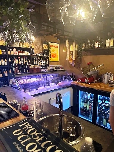 Caf Restaurant plus Wine Bar in Surrey For Sale