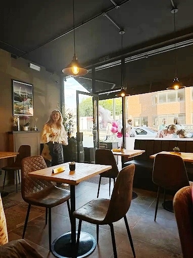 Caf Restaurant plus Wine Bar in Surrey For Sale for Sale