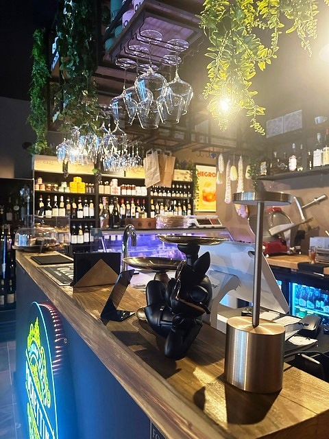 Caf Restaurant plus Wine Bar in Surrey For Sale for Sale