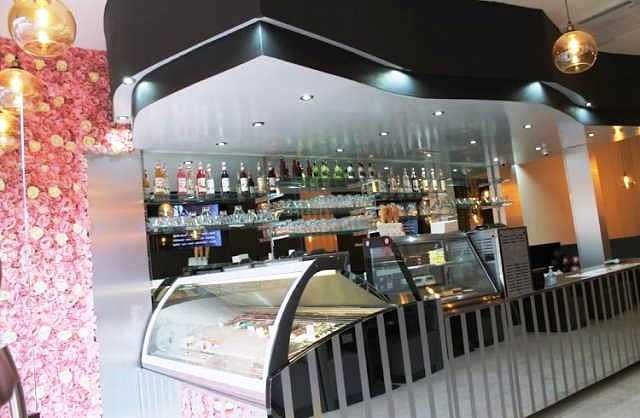 Pizza Restaurant and Dessert Parlour in West London For Sale