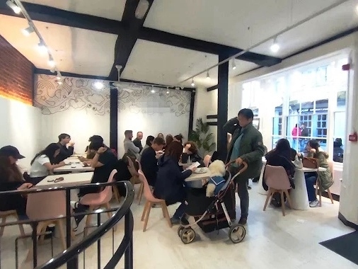 Exceptional Dessert Parlour in Oxfordshire For Sale