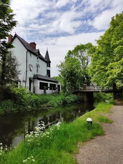 Substantial Licensed Indian Restaurant in Surrey For Sale
