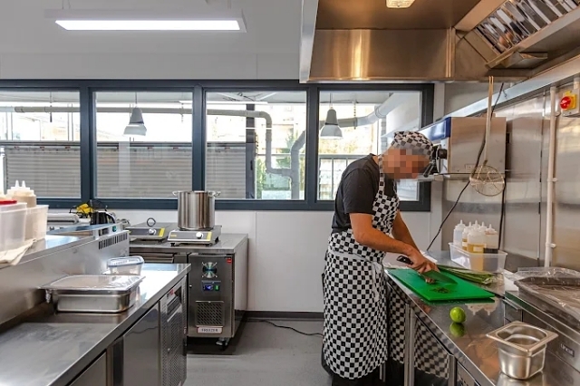 Buy a Cafe and Large Training Kitchen in South London For Sale