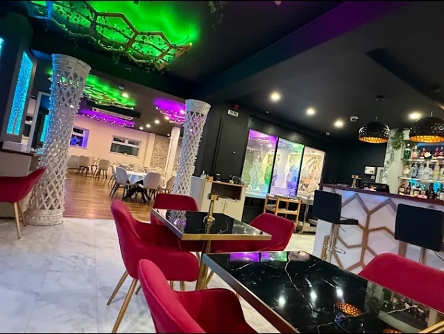 Buy a Indian Restaurant & Takeaway in Berkshire For Sale