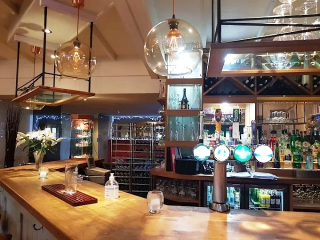 Large Restaurant and Pub with Car Park in Worcestershire For Sale
