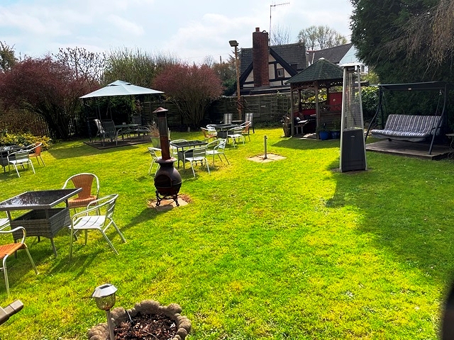 Sell a Large Restaurant and Pub with Car Park in Worcestershire For Sale