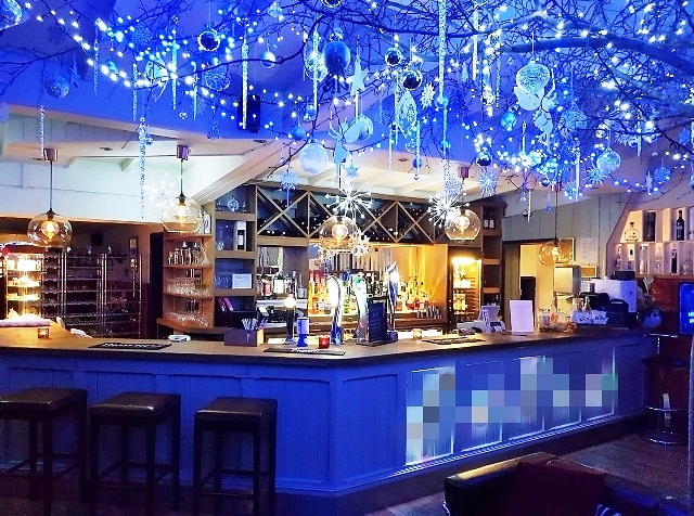 Large Restaurant and Pub with Car Park in Worcestershire For Sale for Sale