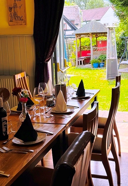 Large Restaurant and Pub with Car Park in Worcestershire For Sale for Sale