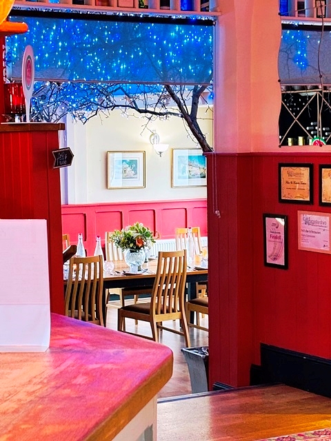 Large Restaurant and Pub with Car Park in Worcestershire For Sale for Sale