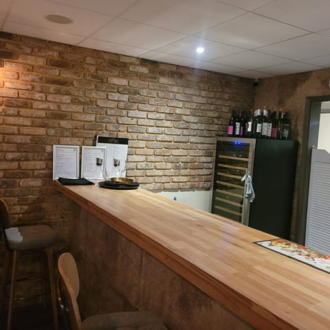 Immaculate Licensed Restaurant in Surrey For Sale for Sale