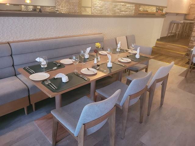 Immaculate Licensed Restaurant in Surrey For Sale for Sale