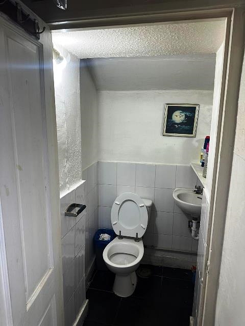 Pizza and Mexican Takeaway with Late Licence in South London For Sale for Sale