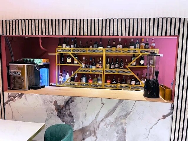 Sell a Indian Restaurant and Bar in East London For Sale