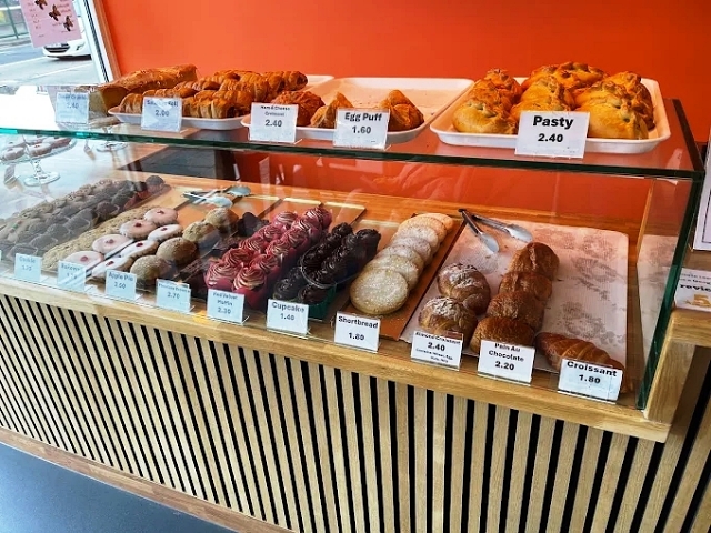 Cake and Patisserie Shop in Hampshire For Sale