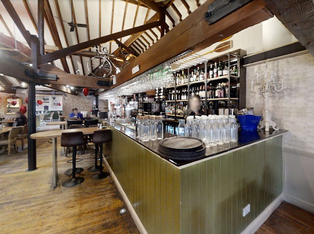 Sell a Attractive Italian Restaurant in Lincolnshire For Sale