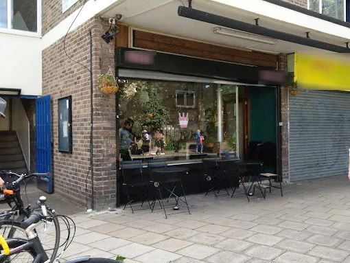 Wine Bar and Off Licence in North London For Sale