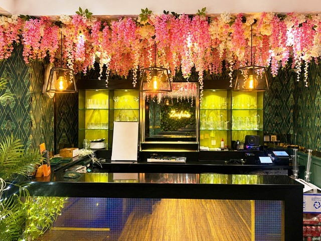 Turnkey Licensed Restaurant in Surrey For Sale for Sale